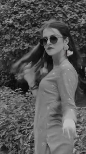 Eshika Rao Instagram - My jhumka took the lyrics quite seriously! 🙂💔🥹 #bloopers