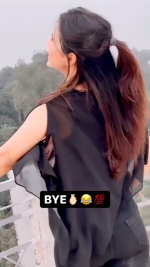 Eshika Rao Instagram - BYE! Chalte bano🥱💯
.
.
#haryanvi #haryanvidialogue #eshikians
