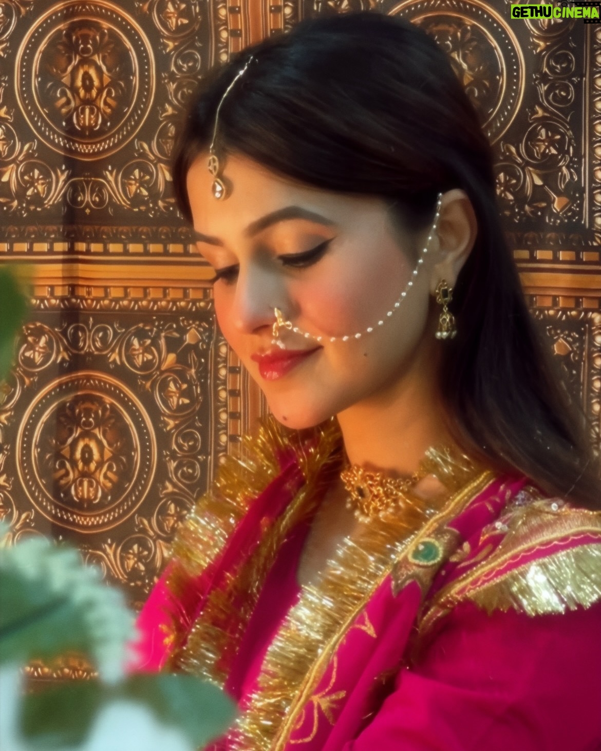 Eshika Rao - 107.5K Likes - खम्मा घणी 📿🦚🍂🐚
30 years old, yet timeless 🎀— wearing my mother’s lehenga that’s aged like art, not fabric.💎