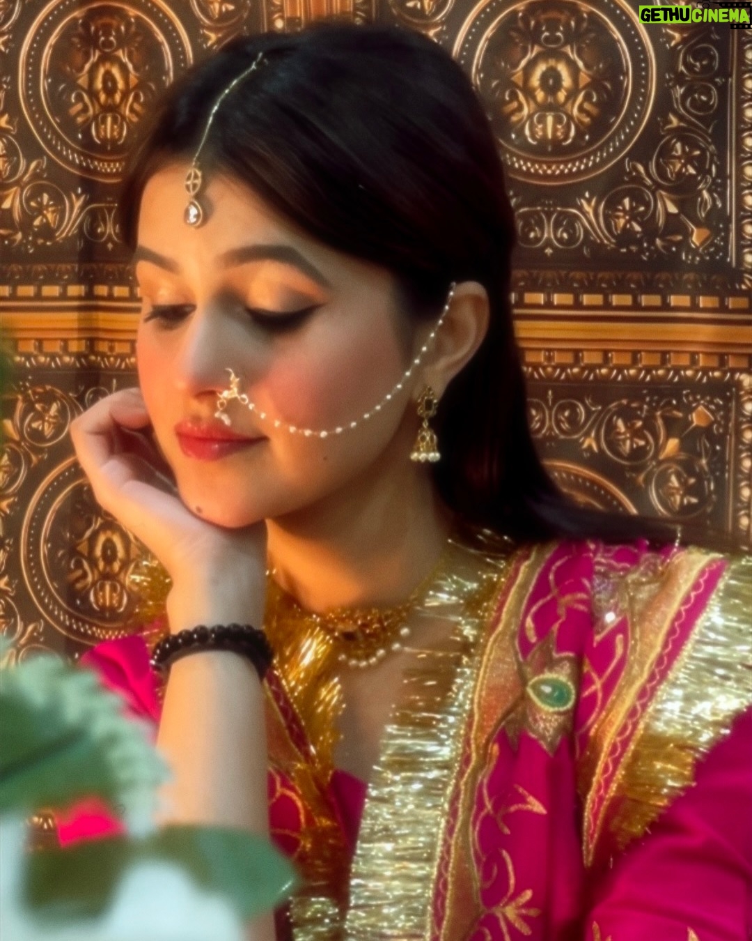 Eshika Rao - 107.5K Likes - खम्मा घणी 📿🦚🍂🐚
30 years old, yet timeless 🎀— wearing my mother’s lehenga that’s aged like art, not fabric.💎