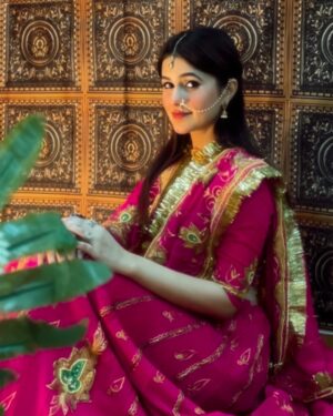 Eshika Rao Instagram - खम्मा घणी 📿🦚🍂🐚
30 years old, yet timeless 🎀— wearing my mother’s lehenga that’s aged like art, not fabric.💎