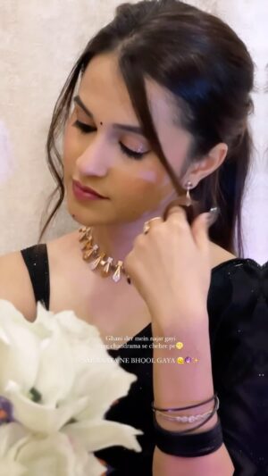 Eshika Rao Instagram - Jith te bhi tu aayi hai, chhori nahi TABAHI HAI⚡️🌝🧿