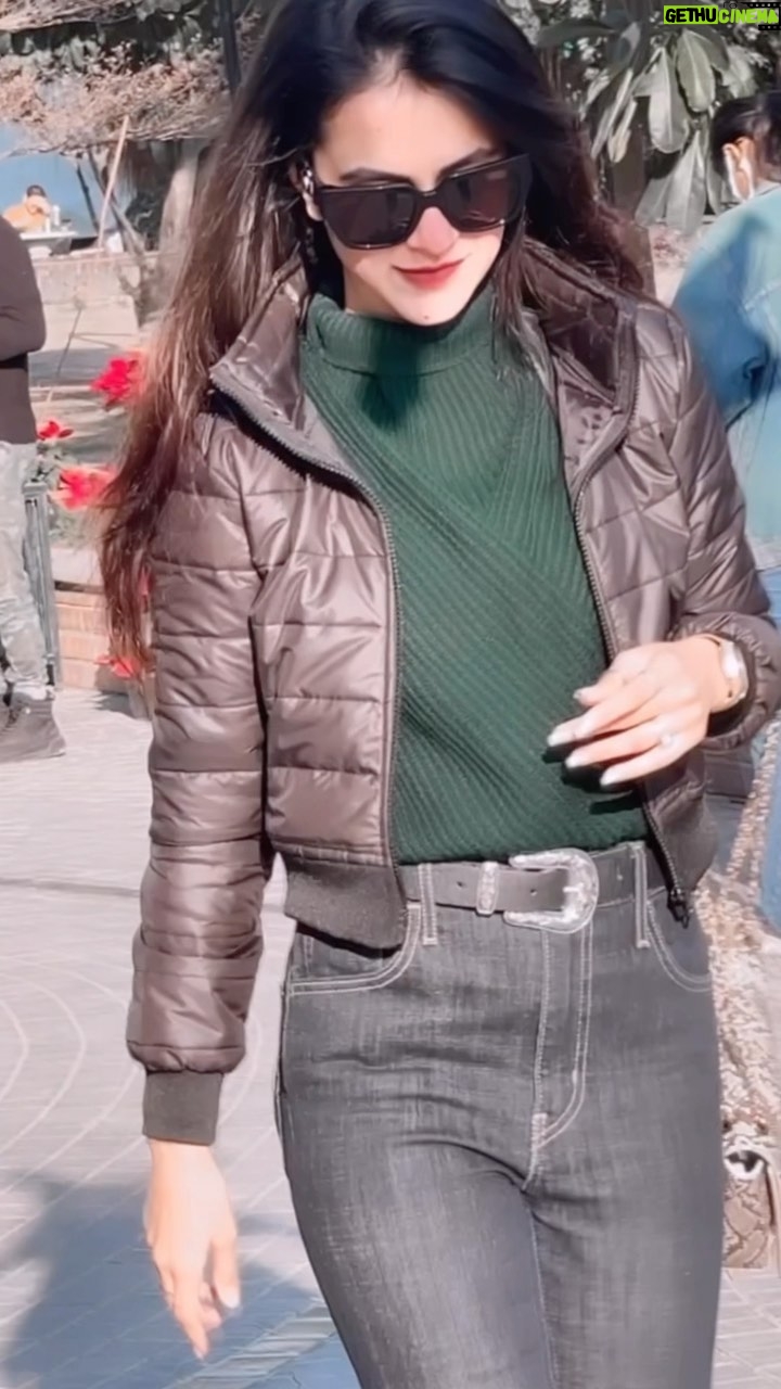 Eshika Rao - 112.5K Likes - I look a different human from the right side.🥹😂
Kisi aur k sath hota hai?🌝
.
.
#bhoolbhulaiyaa2 #ootd #tbt #eshikians