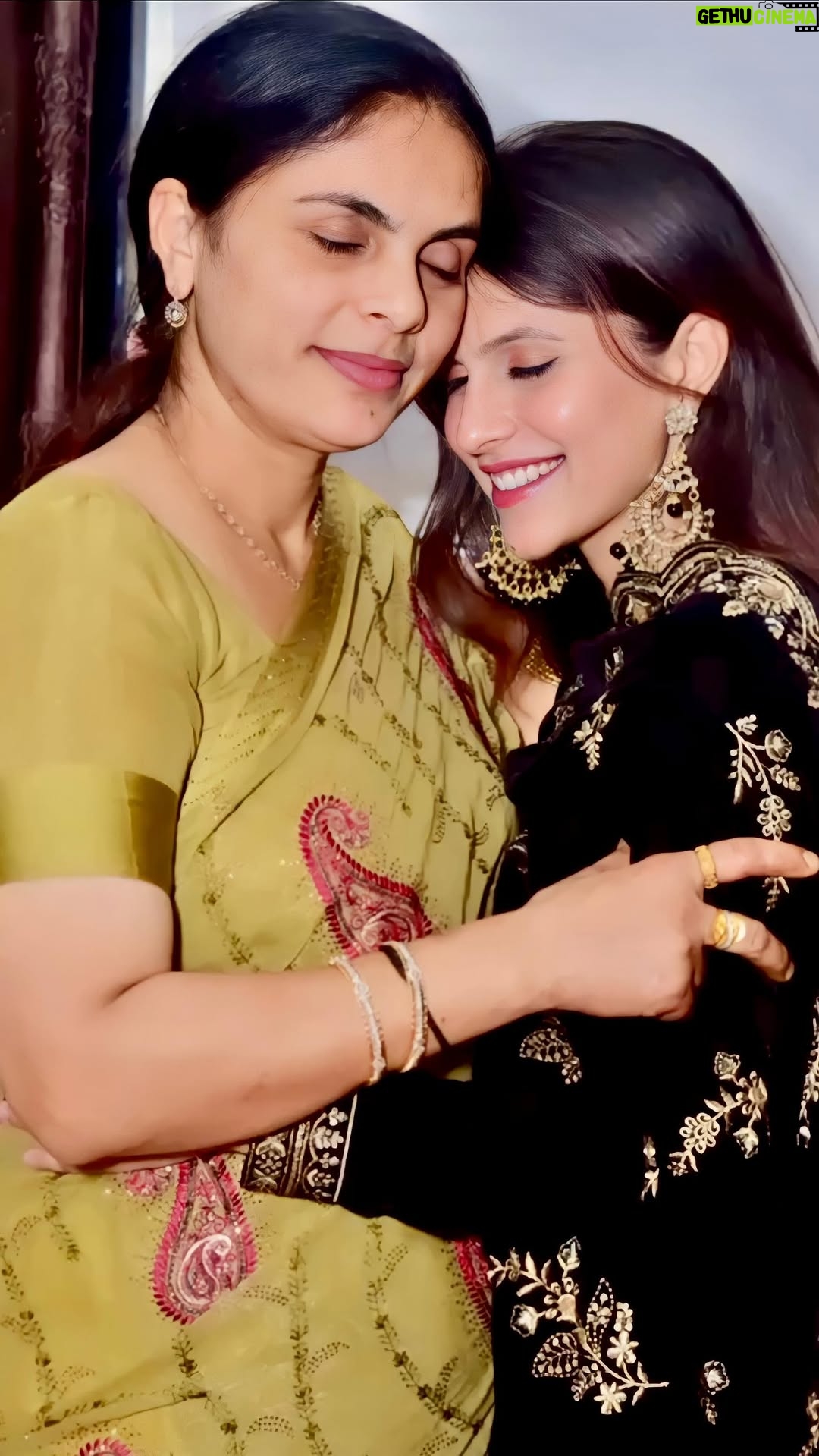 Eshika Rao - 109.4K Likes - Ek reel unke sath bhi jinki vajah se mai aap logo k samne hu ❤️ pehle din se aapne jo support kara mujhe bina jaane ki mai aage badhungi ya nhi. Aapne kabhi nahi socha ki log kya kahenge aur humesha meri khushi ko aage rakha. Agar mai 1% bhi kabhi aap jaisi bann payi toh mai samajh lungi ki mai ek achi insaan hu. 🥺
Thank you for everything mumma❤️ @manju_rao2 🌎
Meri jaan aap humesha aise hi hasste raho aur mere sath raho❤️