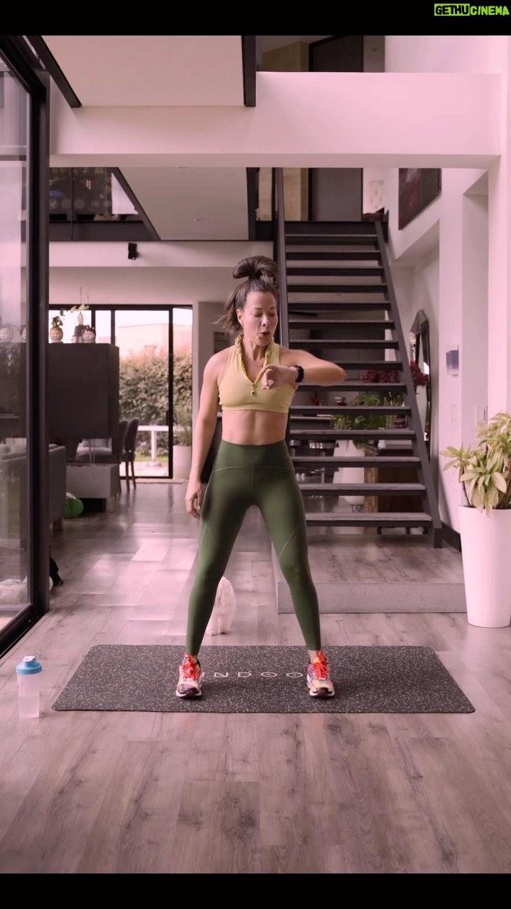 Estefanía Borge - 18.3K Likes - Así se ven algunas de mis rutinas #EstefiExpress diseñadas para mi programa “Mujeres en Movimiento”.. aquí les dejo este #hiit completo para quien se anime 🧡👋