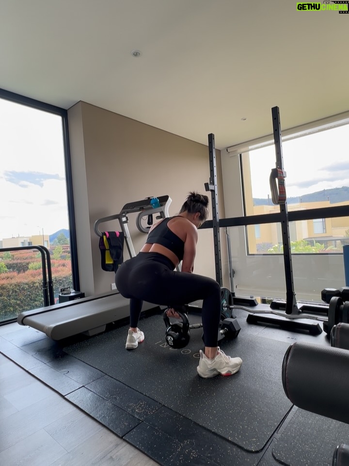 Estefanía Borge - 1.4K Likes - Rutina básica y sencillla q hice sin tener ganas pero que al final me dejó con MÁS .. 
.
.
Guarda la última imagen … te servirá mucho para construir tu INTEGRIDAD !
