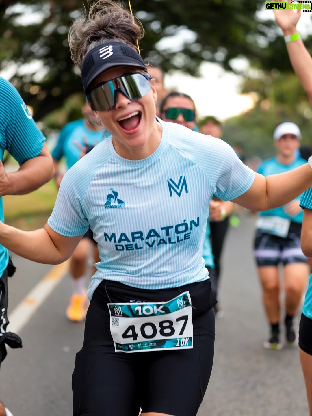 Estefanía Borge - 5.1K Likes - “PaSER” ..una experiencia que repetiría mil veces más. Un punto de vista hacia el Running completaMENTE  distinto .. generoso , genuino y auténtico. Que gran experiencia haber sido PaCer de la @maratondelvalle.col .. 10 kilómetros en los que acompañé a muchos corredores con el propósito de llegar fuertes y sólidos a la meta. Gracias a tod@s los q corrieron conmigo y creyeron en mi para lograr sus objetivos ♥️✨✊
.
La ultima foto quedará para la posteridad ✨ los adoro !!!