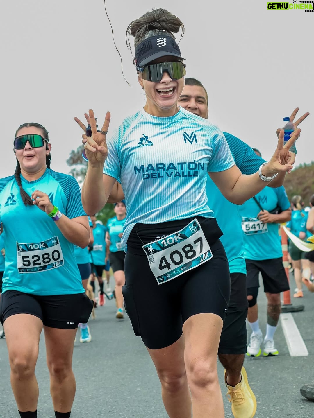 Estefanía Borge - 5.1K Likes - “PaSER” ..una experiencia que repetiría mil veces más. Un punto de vista hacia el Running completaMENTE  distinto .. generoso , genuino y auténtico. Que gran experiencia haber sido PaCer de la @maratondelvalle.col .. 10 kilómetros en los que acompañé a muchos corredores con el propósito de llegar fuertes y sólidos a la meta. Gracias a tod@s los q corrieron conmigo y creyeron en mi para lograr sus objetivos ♥️✨✊
.
La ultima foto quedará para la posteridad ✨ los adoro !!!