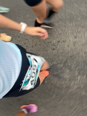 Estefanía Borge Instagram - “PaSER” ..una experiencia que repetiría mil veces más. Un punto de vista hacia el Running completaMENTE distinto .. generoso , genuino y auténtico. Que gran experiencia haber sido PaCer de la @maratondelvalle.col .. 10 kilómetros en los que acompañé a muchos corredores con el propósito de llegar fuertes y sólidos a la meta. Gracias a tod@s los q corrieron conmigo y creyeron en mi para lograr sus objetivos ♥️✨✊
.
La ultima foto quedará para la posteridad ✨ los adoro !!!