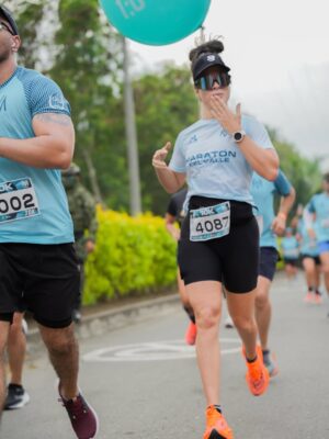 Estefanía Borge Instagram - “PaSER” ..una experiencia que repetiría mil veces más. Un punto de vista hacia el Running completaMENTE distinto .. generoso , genuino y auténtico. Que gran experiencia haber sido PaCer de la @maratondelvalle.col .. 10 kilómetros en los que acompañé a muchos corredores con el propósito de llegar fuertes y sólidos a la meta. Gracias a tod@s los q corrieron conmigo y creyeron en mi para lograr sus objetivos ♥️✨✊
.
La ultima foto quedará para la posteridad ✨ los adoro !!!