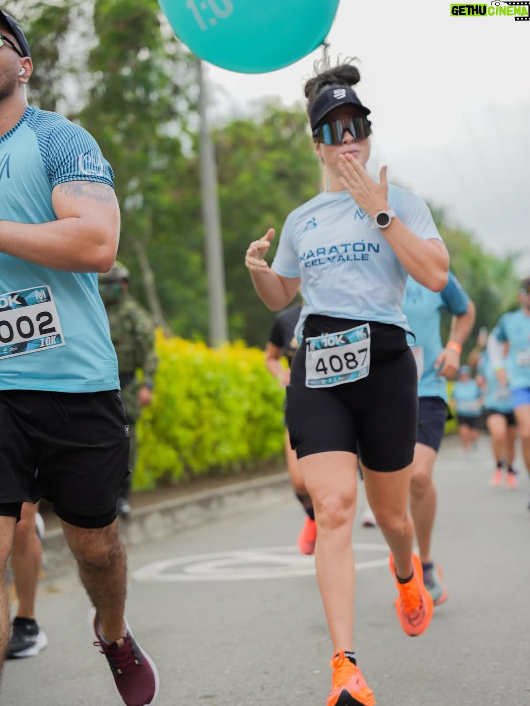Estefanía Borge - 5.1K Likes - “PaSER” ..una experiencia que repetiría mil veces más. Un punto de vista hacia el Running completaMENTE  distinto .. generoso , genuino y auténtico. Que gran experiencia haber sido PaCer de la @maratondelvalle.col .. 10 kilómetros en los que acompañé a muchos corredores con el propósito de llegar fuertes y sólidos a la meta. Gracias a tod@s los q corrieron conmigo y creyeron en mi para lograr sus objetivos ♥️✨✊
.
La ultima foto quedará para la posteridad ✨ los adoro !!!