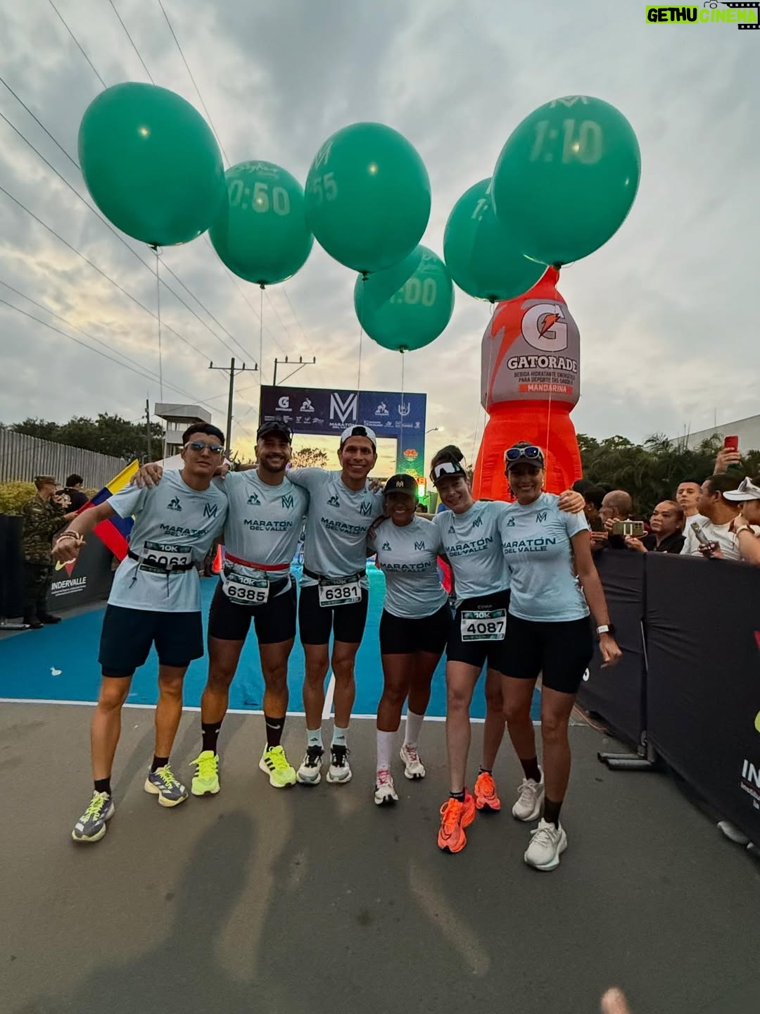 Estefanía Borge - 5.1K Likes - “PaSER” ..una experiencia que repetiría mil veces más. Un punto de vista hacia el Running completaMENTE  distinto .. generoso , genuino y auténtico. Que gran experiencia haber sido PaCer de la @maratondelvalle.col .. 10 kilómetros en los que acompañé a muchos corredores con el propósito de llegar fuertes y sólidos a la meta. Gracias a tod@s los q corrieron conmigo y creyeron en mi para lograr sus objetivos ♥️✨✊
.
La ultima foto quedará para la posteridad ✨ los adoro !!!