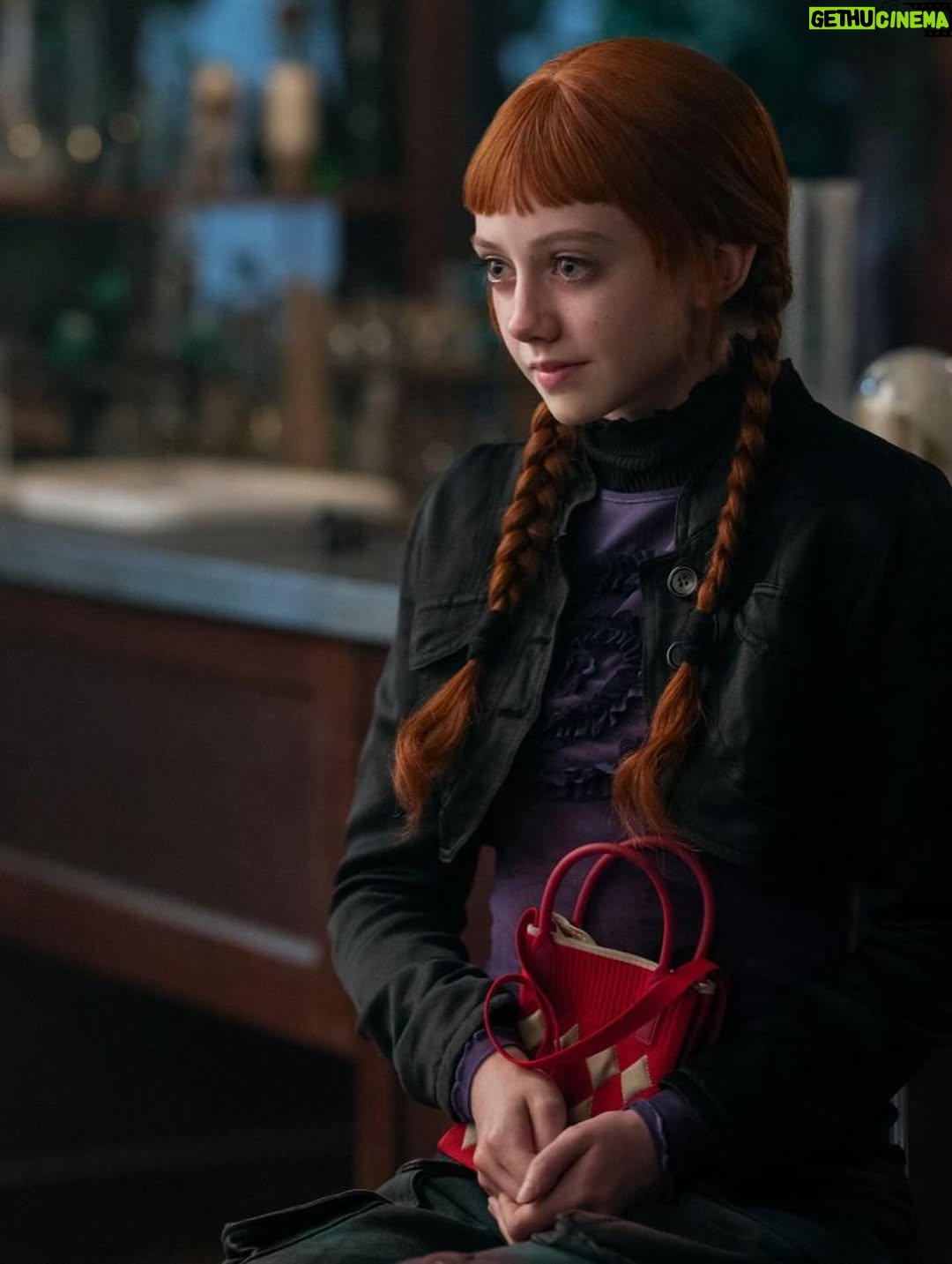 Evie Templeton - 3.9 Million Likes - Pt 2 BTS … 🩷💚🖤
@wednesdaynetflix