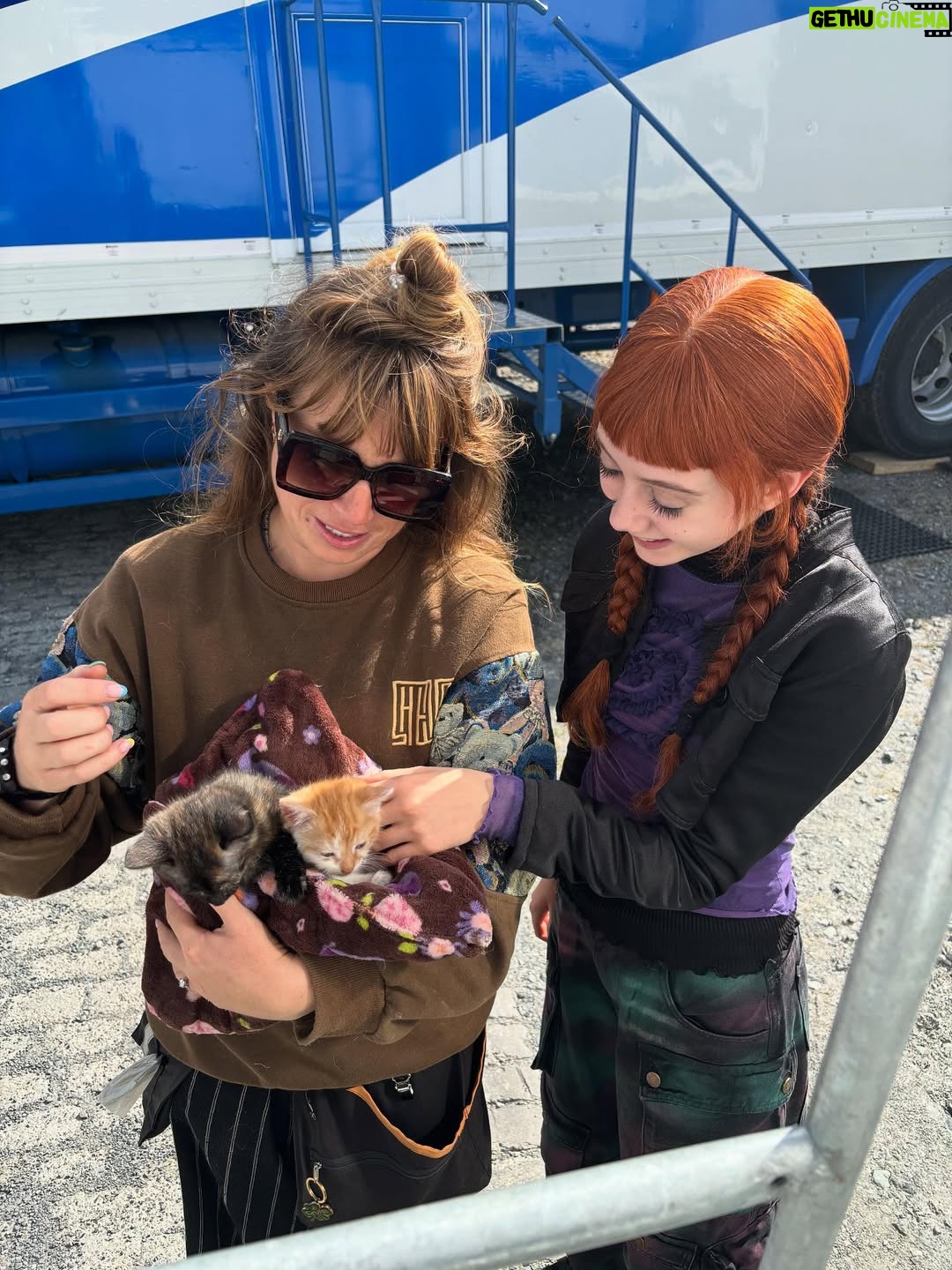 Evie Templeton - 3.9 Million Likes - Pt 2 BTS … 🩷💚🖤
@wednesdaynetflix