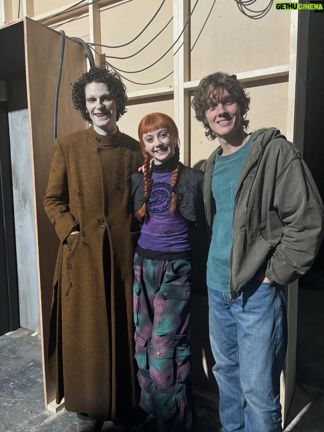 Evie Templeton - 3.9 Million Likes - Pt 2 BTS … 🩷💚🖤
@wednesdaynetflix