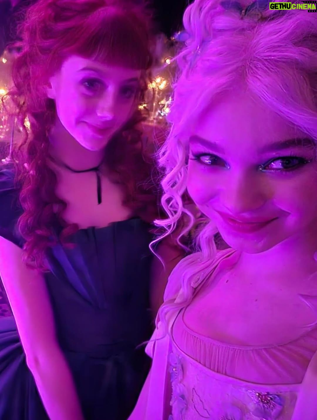 Evie Templeton - 3.9 Million Likes - Pt 2 BTS … 🩷💚🖤
@wednesdaynetflix