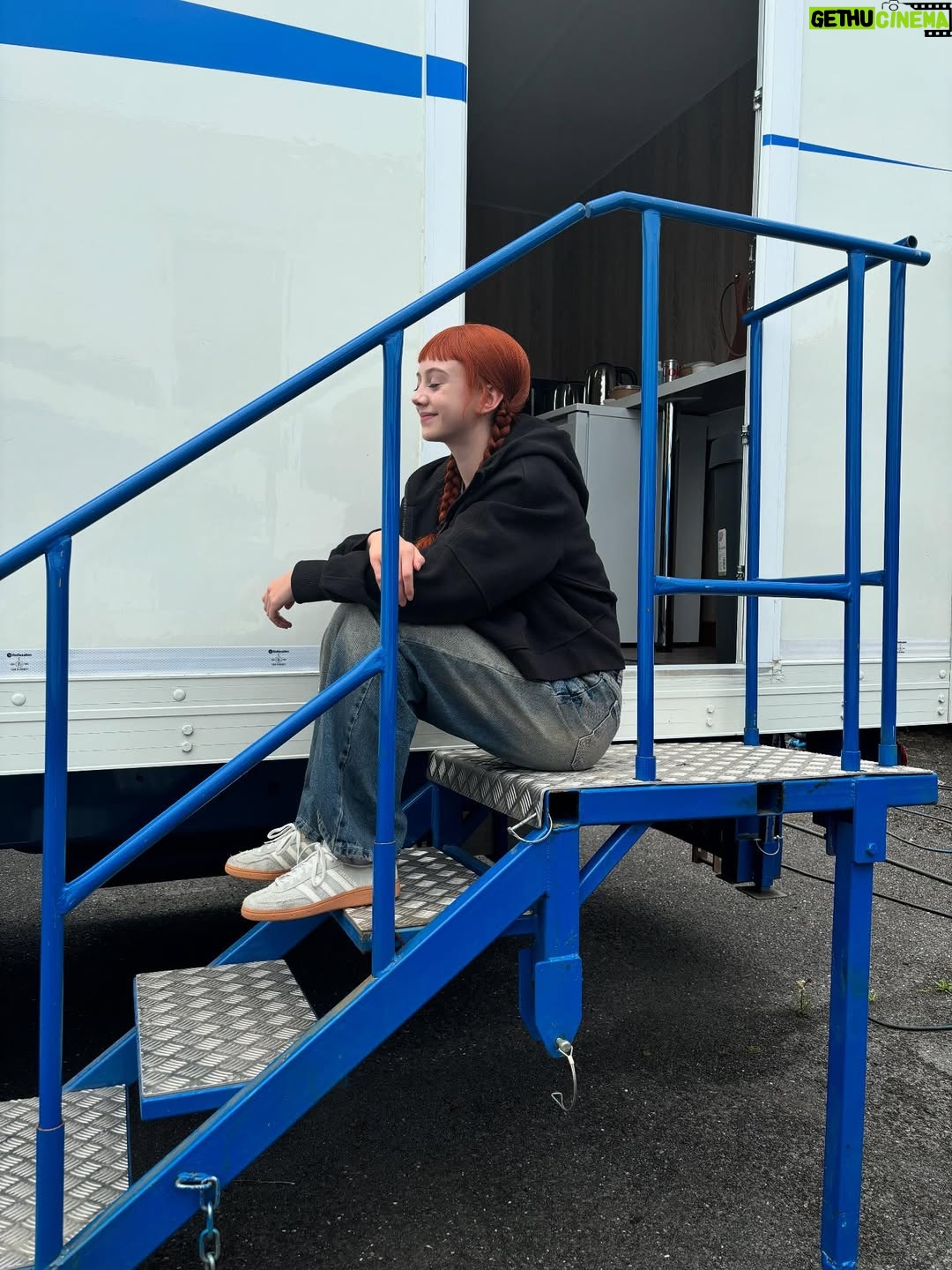 Evie Templeton - 2.9 Million Likes - Season 2 Part 1 is out now !! 
Incredibly grateful to be a part of this wonderful show @wednesdaynetflix 
Huge thanks to Tim, Al, Miles and all the amazing cast and crew 💗
Here’s some BTS for ya x