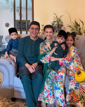 Ezzaty Abdullah Instagram - Selamat Hari Raya Aidilfitri Maaf Zahir dan Batin