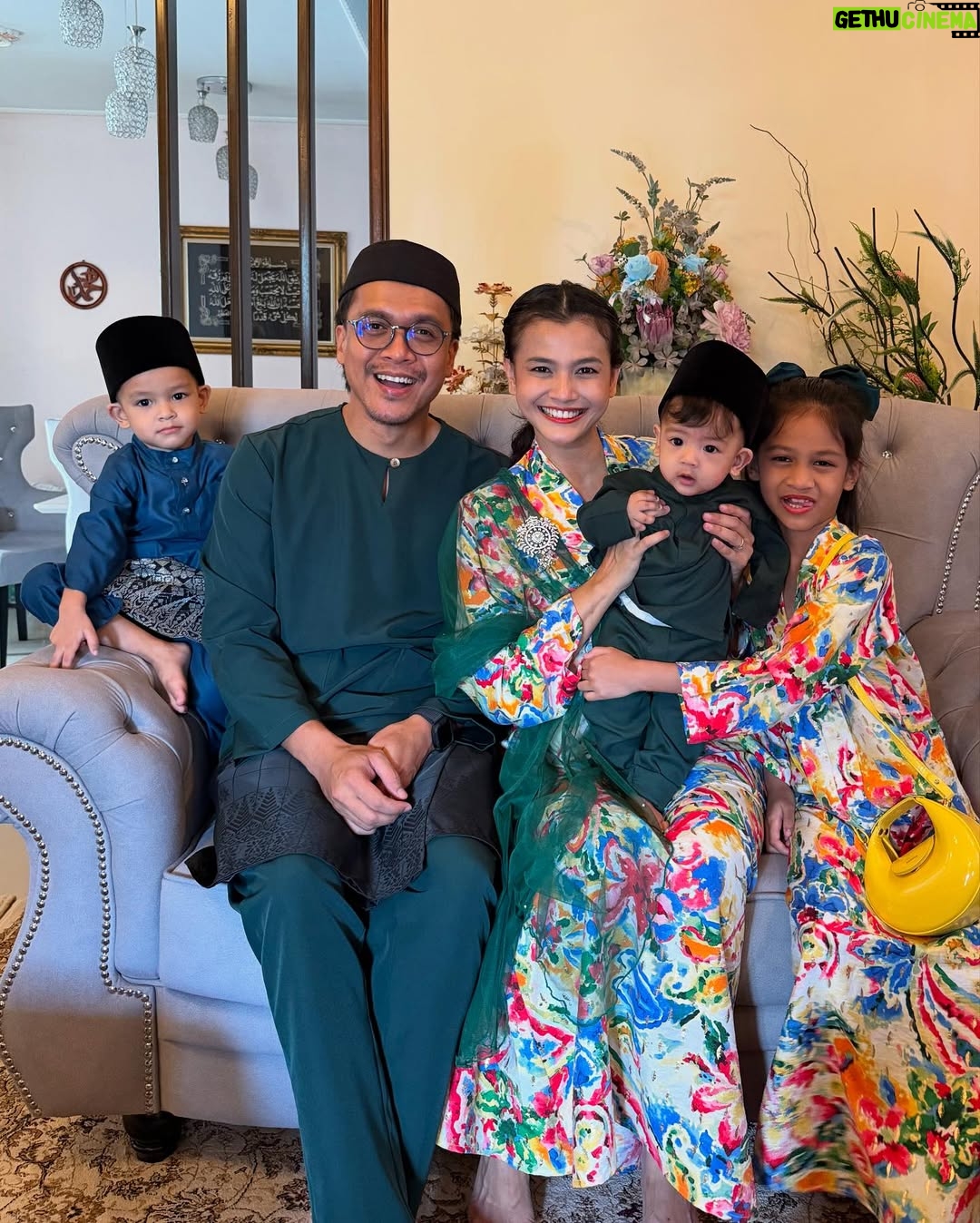 Ezzaty Abdullah - 2.6K Likes - Selamat Hari Raya Aidilfitri Maaf Zahir dan Batin