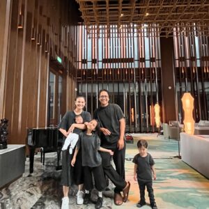 Ezzaty Abdullah Instagram - Tak mudah ye nak bergambar bersama2. especially si abang tu. Aiyoo. ibu dah boleh imagine gambar raya kita nanti