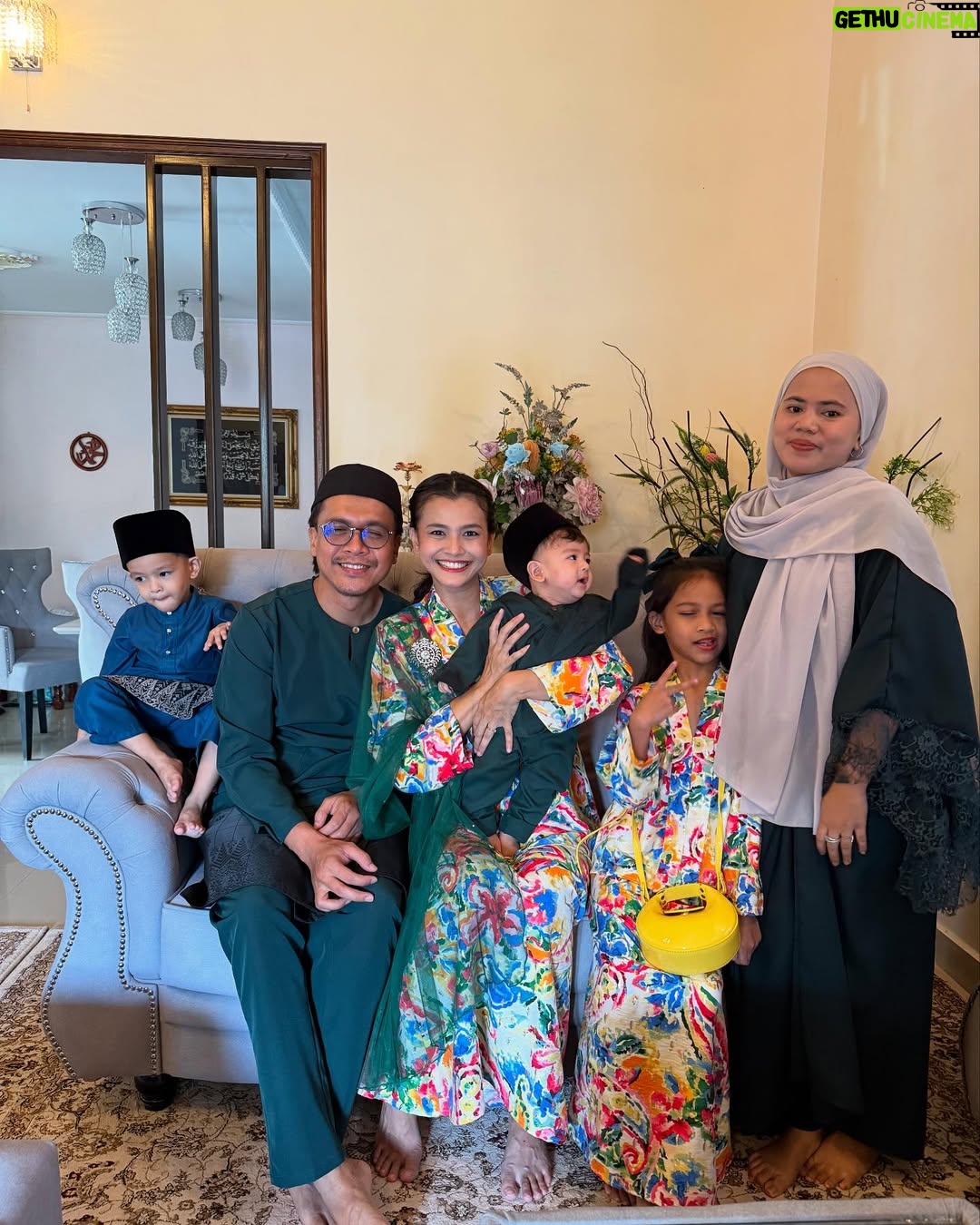 Ezzaty Abdullah - 2.6K Likes - Selamat Hari Raya Aidilfitri Maaf Zahir dan Batin