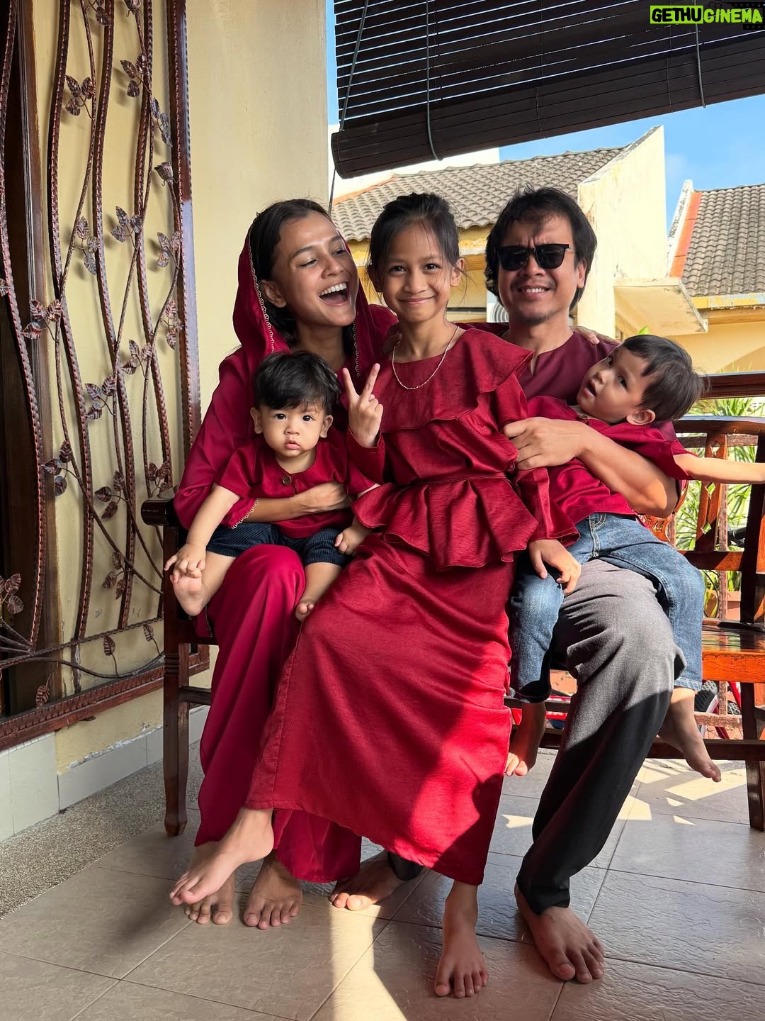 Ezzaty Abdullah - 1.2K Likes - Selamat Hari Raya Aidil Adha Maaf Zahir Batin