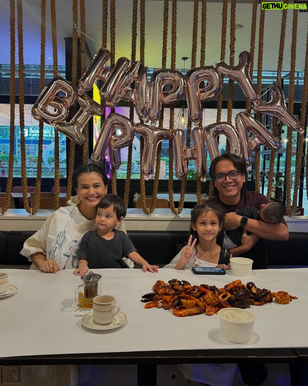 Ezzaty Abdullah - 2.1K Likes - Happu birthday @azwankombos ❤️