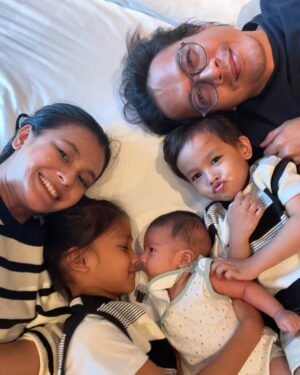 Ezzaty Abdullah Instagram - Alhamdulillah, Family of 5 ❤️
