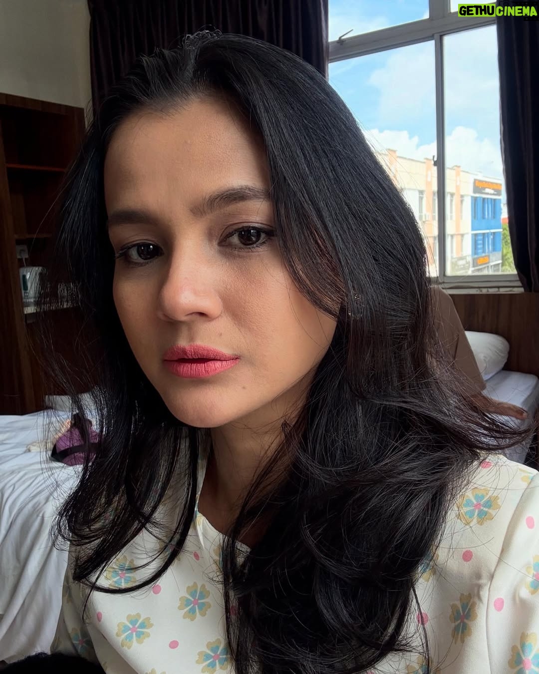 Ezzaty Abdullah - 1.9K Likes - gambar rare yang ade dalam handphone ni. Setahun sekali je selfie sorang2 ☺️ #pemalu #lowselfesteemissues 

btw, lipmatte boleh order dekat tiktok ezzatyco ye