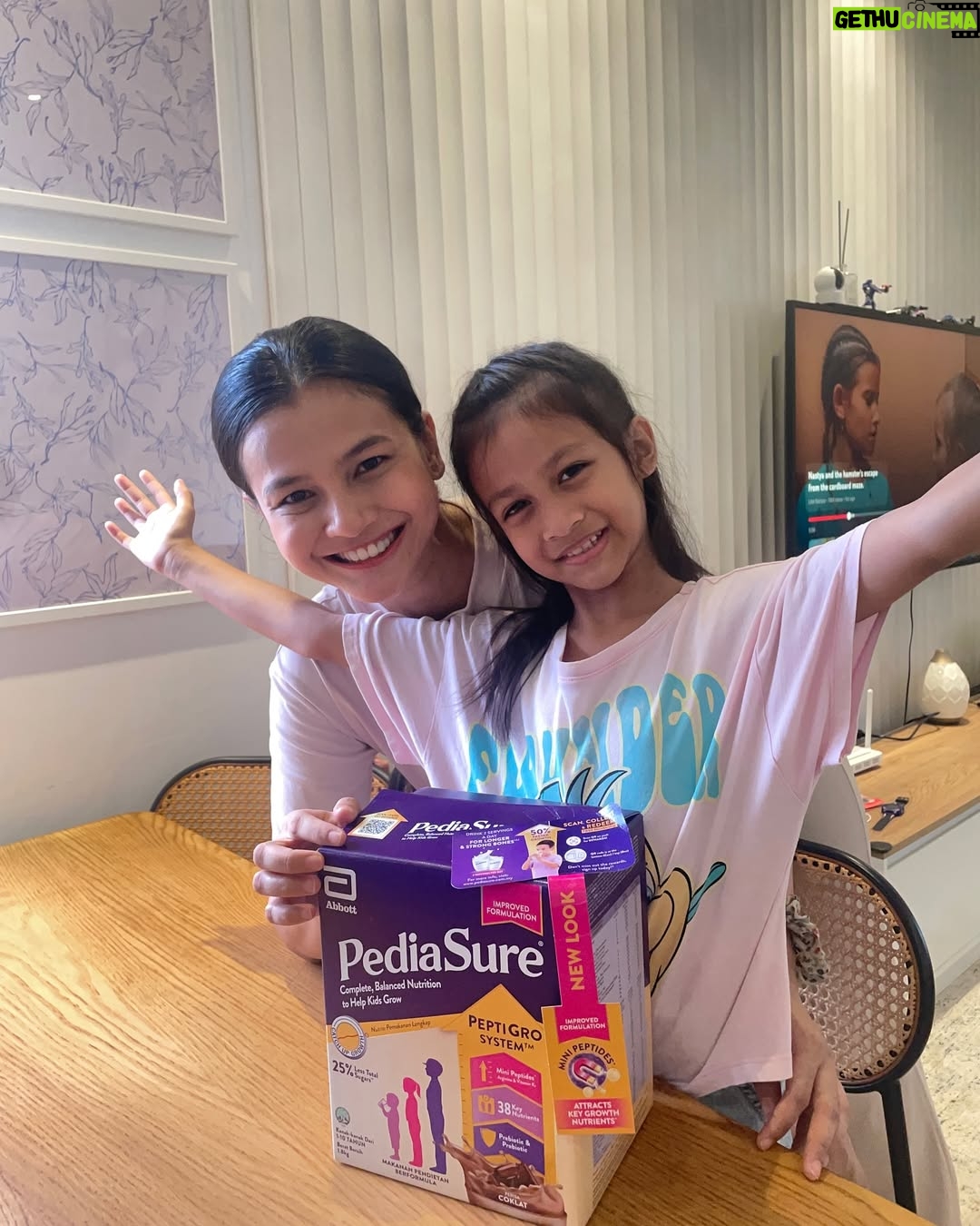Ezzaty Abdullah - 3K Likes - Tak sangka betul Harum punya ketinggian n berat boleh bertambah dgn cepat macam ni. Dalam masa 8 minggu je, tinggi Harum naik 2cm, berat Harum naik 1.5kg. So, memang susu PediaSure ni sangat membantu dalam menyokong perkembangan anak saya, sebab boleh support anak2 punya active lifestyles n bagi nutrients yang cukup utk anak2 kekal aktif. Paling penting, parents kena bagi anak2 consume the right amount (5 scoops x 2 per day;morning & afternoon) utk dapatkan result yang positif.

Utk memudahkan kerja kita as parents, order online je di Shopee atau Lazada ok!

#PediaSure #growtogreat #realgrowthrealresults
@myabbottcares