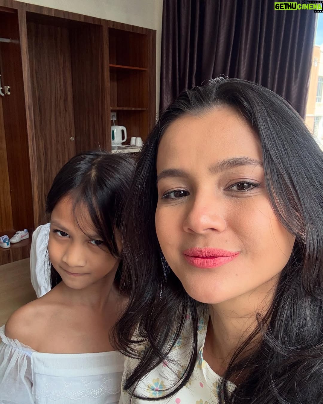 Ezzaty Abdullah - 1.9K Likes - gambar rare yang ade dalam handphone ni. Setahun sekali je selfie sorang2 ☺️ #pemalu #lowselfesteemissues 

btw, lipmatte boleh order dekat tiktok ezzatyco ye