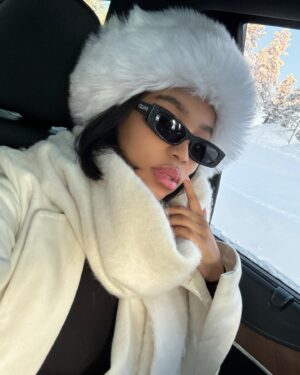 Faith Nketsi Instagram - Snow dump ⛄️