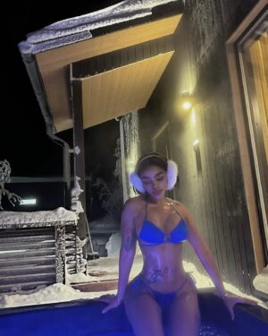 Faith Nketsi Instagram - Snow dump ⛄️