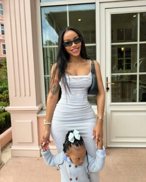 Faith Nketsi Instagram - They really told the wrong person that u can now post 20 pics in one slide 🫢😂