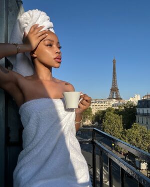 Faith Nketsi Instagram - They really told the wrong person that u can now post 20 pics in one slide 🫢😂