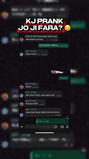 Fara Fauzana Instagram - Guys! Hari Khamis lepas, Jo Ji Fara kena prank dengan Chief KJ tau. Sehari sebelum Bekpes Hot bertolak ke @officialumt untuk Bekpes Hot SKUBA, KJ pesan dekat Jo Ji Fara, minta pakai baju batik. Sekali..... KJ pakai baju tshirt je 😭

#HotFMNo1 #HotFM #BekpesHot #YangHangatDanTerbaik #RadioNo1 #KJjadiDJ