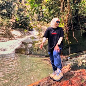 Fara Fauzana Instagram - S A M P A I J A D I A N

ada orang cakap praktis beria tp tak semestinya jadi
ada orang cakap kejadian hari naik dgn praktis tak sama
ada orang cakap jgn menjadi2 eh kau ni papauuuu 😂

jadinya mcmana?

PT @fhmizaki dah ada
Doktor Fisio dr @rg_medicalcentre dah ada
check up kat PPUM dah ada
kelengkapan top to toe @anbotstore dah ada
nak fly ke KK via subang @fireflyairlines dah ada
pusing2 KK ke Kinabalu nanti @amazingborneo dah ada

mmmmmm badan kiat tapi kiitonyoo manjaaa 😂🤣

#farafauzana
#bilafafaubersukan
#bilafafauhiking 
#tamannegarapahang 
#bekpeshottawanpuncakkinabalu 
#bekpeslivekinabalu