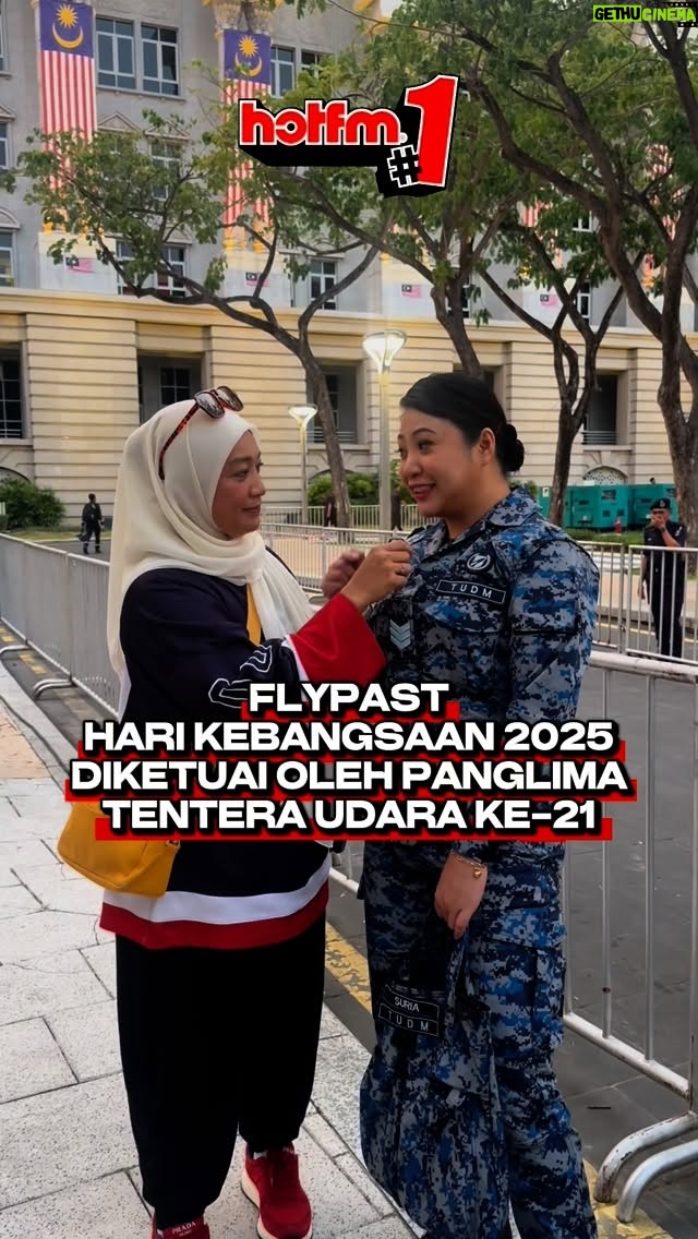 Fara Fauzana - 9.9K Likes - Fuhh! Meremang bila dengar suara @suriasoraya dekat Dataran Putrajaya. Ni la akak Komentator Pertunjukan Udara, TUDM 🫡

Sekitar Raptai Hari Kebangsaan di Dataran Putrajaya hari ini. 

#HotFM #YangHangatDanTerbaik  #ConfirmMalaysia #PalingMalaysia #PalingMalaysiaMPB