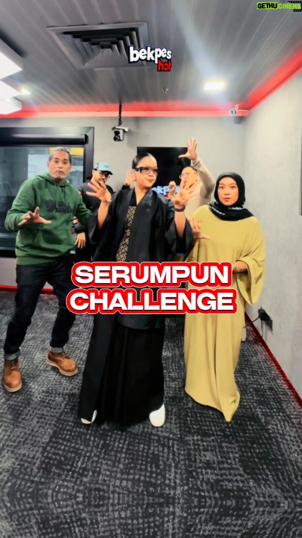 Fara Fauzana - 27.1K Likes - Approved tak Bekpes Hot buat Serumpun Challenge ni guys? Takkan tak approved ekkkk! Chief @khairykj menari kotttt! 🤪😆

Siapa paling slay dalam Serumpun Challenge ni? Cepat vote guys! 🫣

#HotFMNo1 #HotFM #BekpesHot #YangHangatDanTerbaik #RadioNo1 #KJjadiDJ #SerumpunChallenge
