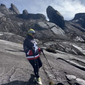 Fara Fauzana Instagram - F F B R E A K T H R U 

kurang setahun, FF pun rak sangka akan kembali ke Akinabalu
Takde plan just perasaan rasa rindu dan nak mencuba lagi untuk sampai ke puncak 
Tak kira la puncak rendah atau puncak tertinggi 
Yang pasti berada di atas tu FF dah mengatai setiap halangan dalam diri ini terutama apa yg berlaku pd Nov 2024

Tq team @gardenia_kl  pastikan TENAGA kami sentiasa ada. Tgk je laa jalan nak ke puncak tu memang perlukan makanan BERKHASIAT. Betul laa mereka cakap , nasib time naik tu gelap hahaha kalau cerah mau yg ramai patah balik 😅

Nota : tag kawan2 korang yg nak naik sekali kalau diberi peluang naik ke Gunung Kinabalu

#farafauzana
#bilafafaurepeatkinabalu 
#bekpeshotfmtawangunungkinabalupart2 
#gardeniabreakthru