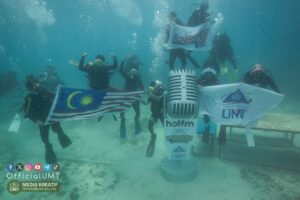 Fara Fauzana Instagram - Job done!
After almost 9 months of planning… here we go! 
On 15 August 2025, #BekpesHot made history as the First and Deepest Outdoor Underwater Live Radio Broadcast in Open Sea by Radio Personalities. Officially recognized in the ASEAN Records!

Big salute to our PASKAL — @khairykj , @jozlynnhanania, @therealfafau & @ag_azmeer who dove deep to make radio history.

This wasn’t an easy task, and it only happened because of the amazing Hot FM team:

Pasukan Jerung Laut & Jerung Darat:

@fazlyanaa & @ijalazhar – masterminds behind the content   keeping the show on track.

@jibrilazim_, Ayed, Haiqal & @_zufaraniq – the solid ground & logistics crew.

@shahirsubari – tukang picit partners and media.

@supr.pop & @ilancore_ – creative eyes behind the promos & video edits.

@ying_yi17 – ensuring client commitments delivered.

@ajri__ & @ftn.syfqh – Hot FM min, pushing socials pre-during-post campaign.

@faizalyaacob & @lokman_elias – technical heroes sending underwater audio to studio.

Studio team: @syaddyzd, @rajanadia, @syedfazeelshah & @_jimmy188 – received the audio and keeping the broadcast clean on air.

Partners and client who made it possible. Without you, no way this would happen.

UMT – training, license, equipment & tiptop hospitality.

UTK – access to assets that allowed us to go on air underwater.

Maritim Malaysia – keeping us safe during this crazy idea.

IST - For the superb Skuba equipments for our talent and crews. 

Venticare - for the custom dive suit. Merah menyala! 

Gardenia – Best buns & full support as sponsor.

You guys turned the impossible into reality.

This is not just radio.
This is Hot FM making waves.

Sampai jumpa di acara gila seterusnya Tawan Tawan. 

The chaMPA1on Bekpes Hot Skuba team signing off.

#HotFM #BekpesHotSkuba #ASEANRecords #OpsJerungHotFM #Paskal #chaMPAion