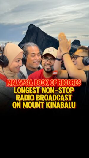 Fara Fauzana Instagram - SAH! Bekpes Hot berjaya mencipta rekod baru dalam industri penyiaran di Malaysia! Bekpes Hot berjaya mendapat pengiktirafan daripada Malaysia Book of Records - LONGEST NON-STOP RADIO BROADCAST ON MOUNT KINABALU 🗻

#HotFM #BekpesHot #YangHangatDanTerbaik #RadioNo1 #KJjadiDJ #BekpesOnTop #BekpesKinabalu
