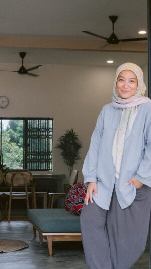 Fara Fauzana Instagram - J G N M A L A S

kemas rumah
balik rumah
cuci rumah
singgah rumah

kalau rasa rumah perlu di tambah baik hiasan dalamnya cepat2 cari @malas.furniture sbb mereka tgh buat MERDEKA SALE 23-31 Ogos guysssss!

dlm byk2 hiasan | sofa | pokok | meja | gambar | kusyen .. korang suka yg mana satu? 

#farafauzana
#bilafafaubalikrembau 
#bilafafaubalikkampung 
#gadongN9
#umahnenekden