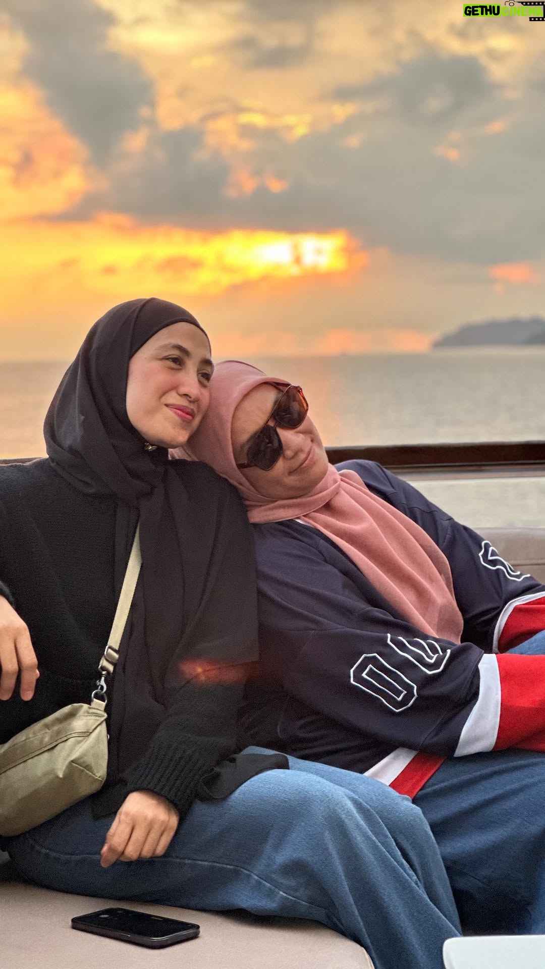 Fara Fauzana - 4.9K Likes - A T A S I Z I N A L L A H

2nd Sept here i come Akinabalu . . . 

Kalau Allah kata sampai , insyaAllah
kita hanya merancang (walaupun hampir setahun) 
moga pendakian kali ini 
tiada lagi drama 
tiada lagi tangisan
hanya semangat dan doa abang2 , you guys yg baca ni smpai sama2 ke puncak ..

menuju puncak ! gemilang cahaya ...😅
say NO to air mata 😎

nota 1 : yea yea gambar last tu hasil bantuan abg @azhan_rani , doakan saya sampai betul2 tau bang

nota : full video on Youtube @hotfm976 

#farafauzana
#bilafafaumendaki 
#bilafafaurepeatkinabalu 
#kinabalukukembali