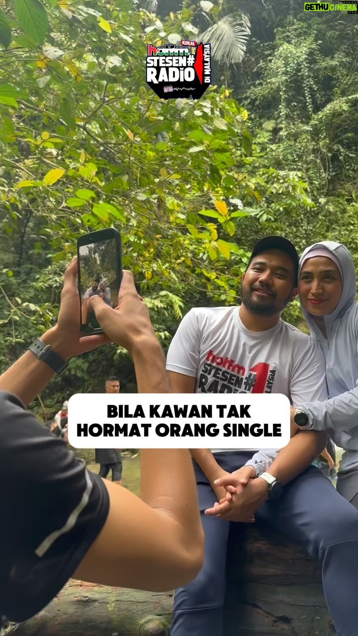 Fara Fauzana - 25.1K Likes - Bebetul tak hormat orang single eh @jozlynnhanania ! 😭

Hari ni Bekpes Hot training dekat Sungai Lepoh, Hulu Langat. 4 hari lagi, Bekpes Hot akan tawan Puncak Kinabalu! 🗻 Bekpes Hot nak cipta rekod on-air selama 24 jam sambil mendaki gunung. 

#HotFM #BekpesHot #YangHangatDanTerbaik #RadioNo1 #KJjadiDJ #BekpesHotTawanPuncakKinabalu #BekpesHotOnTop #BekpesKinabalu