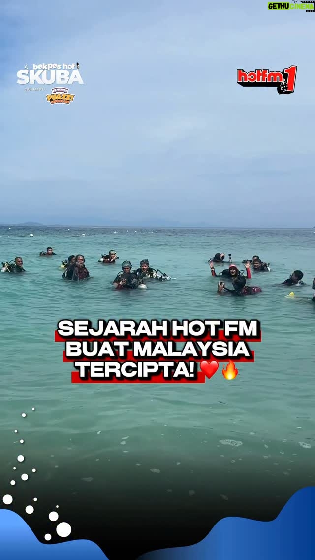 Fara Fauzana - 25.9K Likes - MALAYSIA Bangga dengan Bekpes Hot SKUBA hari ni. Yang mengikuti Bekpes Hot dari bulan ke bulan, sampai ke hari ini, akhirnya anda adalah sebahagian daripada sejarah ini! 

"Bekpes Hot cipta sejarah siaran luar radio di laut dalam yang pertama dan terdalam oleh penyampai radio.." - Record ASEAN 🏆

#HotFMNo1 #HotFM #BekpesHot #YangHangatDanTerbaik #RadioNo1 #KJjadiDJ #BekpesHotSKUBA #Gardenia #GBKL #PUAZZ