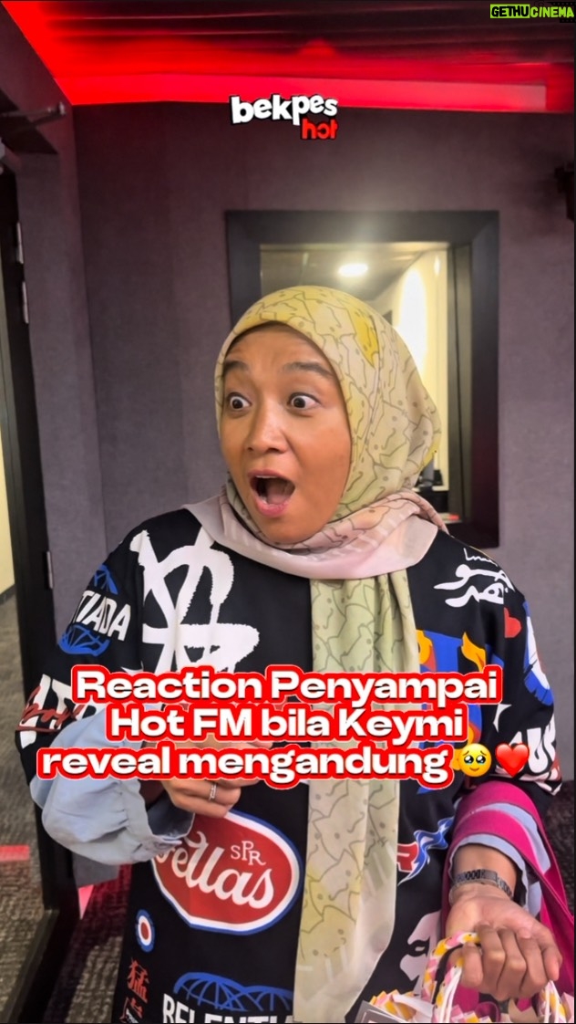 Fara Fauzana - 17.4K Likes - Siapa je tak happy kan? Hot FM akan dapat baby nanti! 🥹 Macam ni lah reaction penyampai-penyampai Hot FM bila tahu @keymihotfm mengandung 👶🏻❤️

#HotFMNo1 #HotFM #BekpesHot #YangHangatDanTerbaik #RadioNo1 #KJjadiDJ