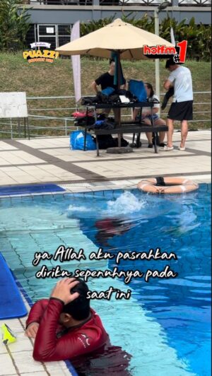 Fara Fauzana Instagram - Tu lah Fara... orang dah pesan jangan try Coach. Kan dah mendapat 🫠 

Pertengahan bulan ni, Bekpes Hot akan diving sambil on air. Kalau diving je, diorang macam okay. Tapi kalau sambil on air, boleh ke eh? 

Bekpes Hot SKUBA, kerjasama dengan @officialumt .

#HotFMNo1 #HotFM #BekpesHot #YangHangatDanTerbaik #RadioNo1 #KJjadiDJ #BekpesHotSKUBA #Gardenia #GBKL #PUAZZ