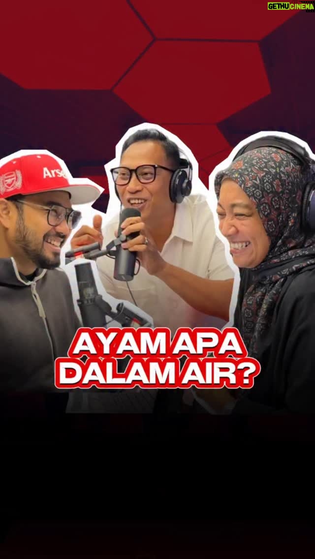 Fara Fauzana - 8.9K Likes - Kita dah menjangkakan jawapan yang aneh-aneh dari Fara pagi ni 😂 Alahai. Terkena eh guys? Jauh Johan dan AG berfikir, ayam apa lah yang ada kat dalam air, sekaliiii🙂‍↔️ 

#HotFM #BekpesHot #YangHangatDanTerbaik #RadioNo1 #KJjadiDJ