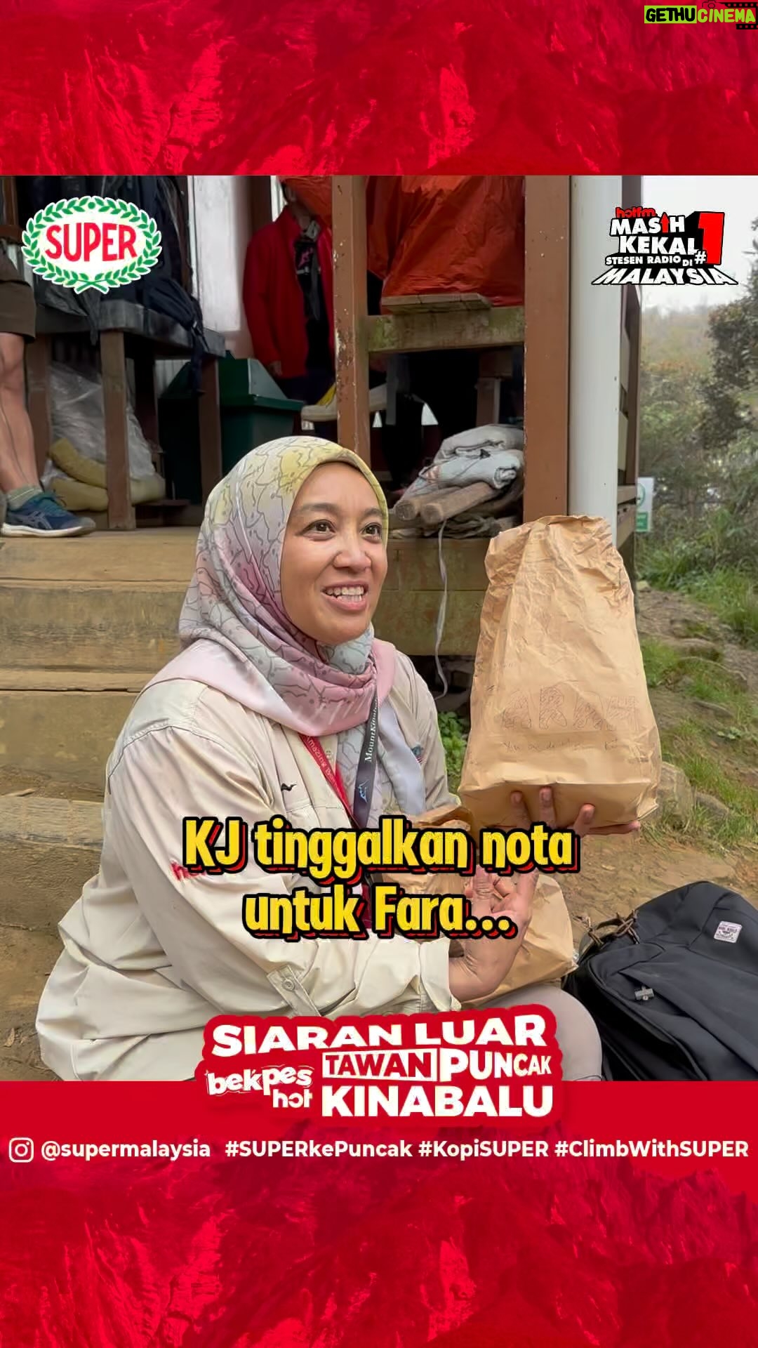 Fara Fauzana - 18.3K Likes - Tadi Chief @khairykj kata nak lunch sama sama dekat Pondok Layang-Layang, tapi yang tinggal cuma nota dan makanan untuk Fara 😂

Bekpes Hot kolaborasi bersama KOPI SUPER™️, membawa yang terbaik dari dalam diri anda. Jangan lupa ikuti SUPER Siaran Luar Bekpes Hot Tawan Puncak Kinabalu! 
KOPI SUPER™️, untuk wira-wira harian.

#BekpesHotTawanPuncakKinabalu #BekpesOnTop #BeskpesKinabalu #SUPERkePuncak #KopiSUPER #ClimbWithSUPER #TawanBersamaSUPER